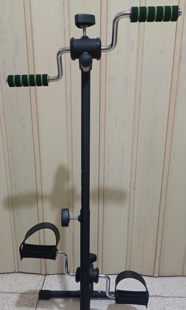 🩹 Dual‑Action Arm & Leg Rehab Exercise Peddler (Category: Cardio & Fitness Machines) located in Quezon City. Submitted by wjmae (Listing ID 1470049067, Image 1). Description: Adjustable height & angle; independent crank handles + foot pedals. For seated mobility, circulation and post‑injury recovery. Smooth‑working mechanism, no major damage..
