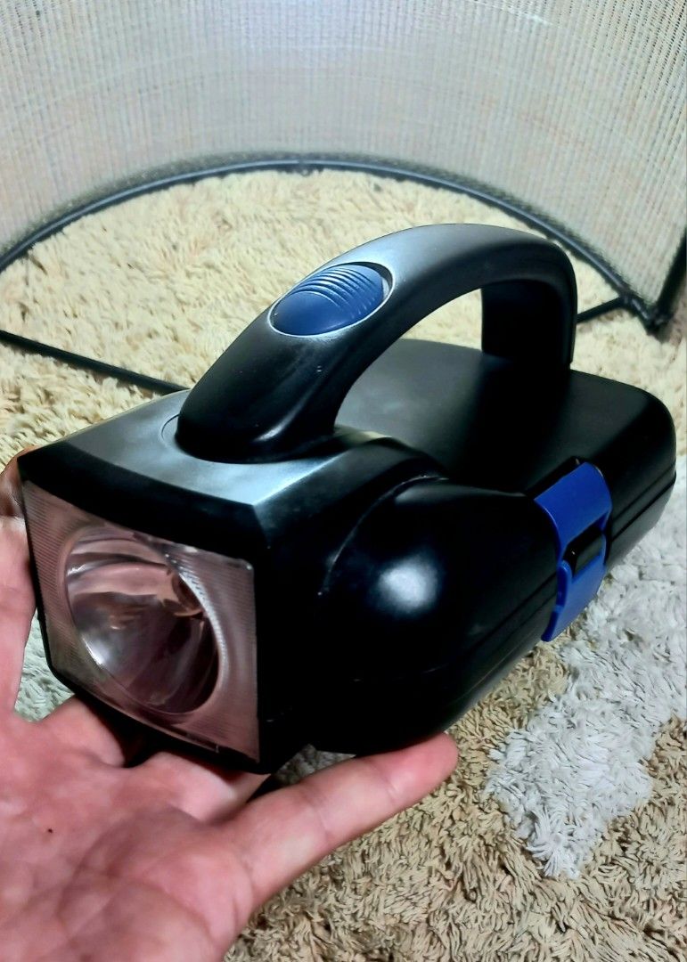 🔧 JAPAN SURPLUS – PORTABLE FLASHLIGHT & MULTI-TOOL SET 🔦 (Category: Home Improvement Tools & Accessories) located in Santiago. Submitted by thankugeri87256 (Listing ID 1470130196, Image 1). Description: ITEM SPECIFICATIONS: Item: Portable flashlight with screwdriver and socket set Color: Black, silver, and blue Flashlight: NOT WORKING (maybe bulb is busted already) Batteries are not included. Tools included: 1 pc. screwdriver handle 6 pcs. inte