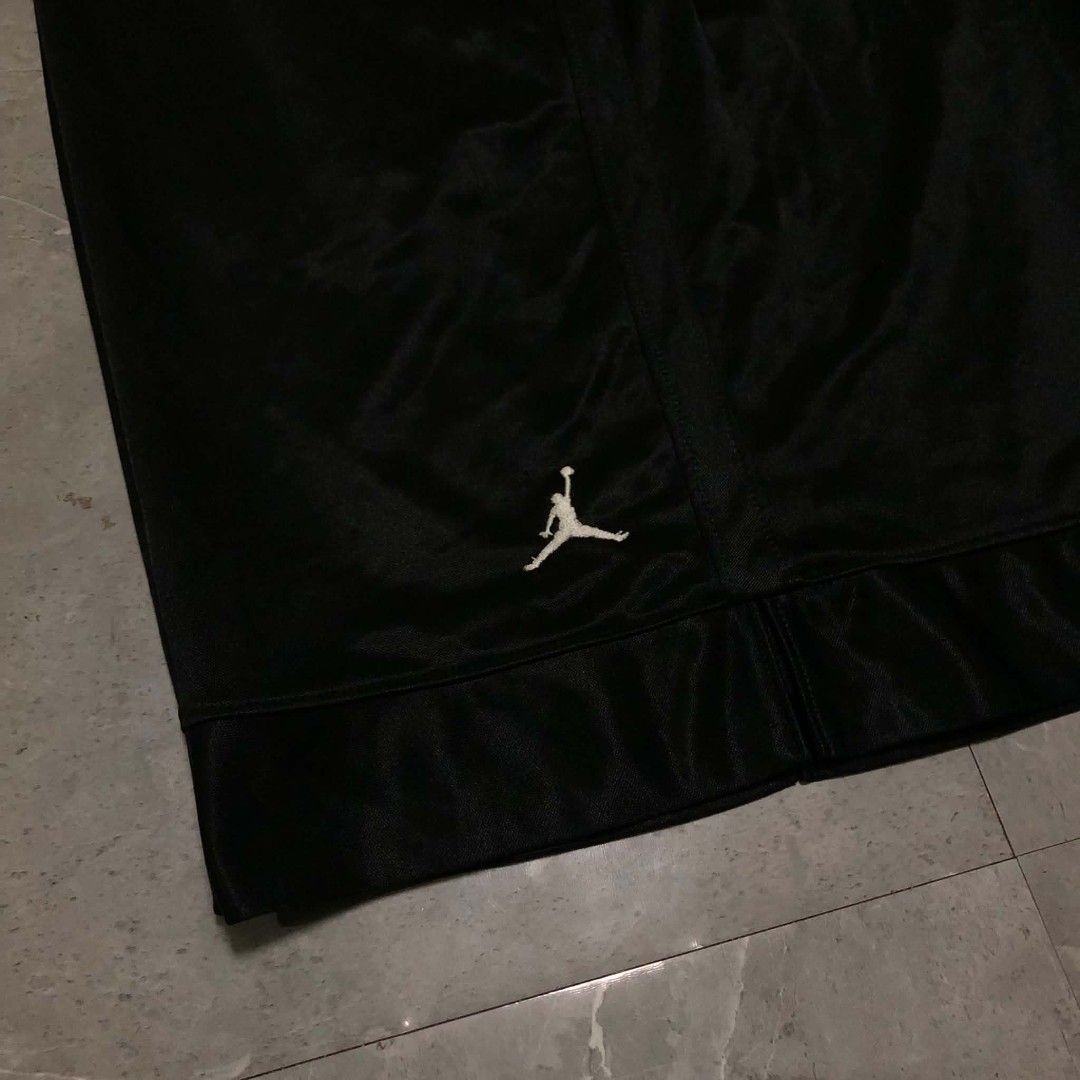 🔱 JORDAN SHORT 🔱 (Category: Shorts) located in Cebu City. Submitted by cj_thrift (Listing ID 1470115087, Image 3). Description: 🔱 JORDAN SHORT 🔱 -Size: 30 STRECHABLE -Length: 22.5 -Execellent condition -Color rate: 9.8/10 missing lace PRICE: 🔖 750 Only! ♻️UNLI VIDEOCALL WITH ITEM/ UNLI VOUCH IF LEGIT SELLER♻️ ✈️CAN SHIPPED NATIONWIDE 🚚JNT OR LBC COURIER 📍MINGLANILLA, CEBU ‼️SOBRANG SOLID PA NETO MGA BOSS‼️.