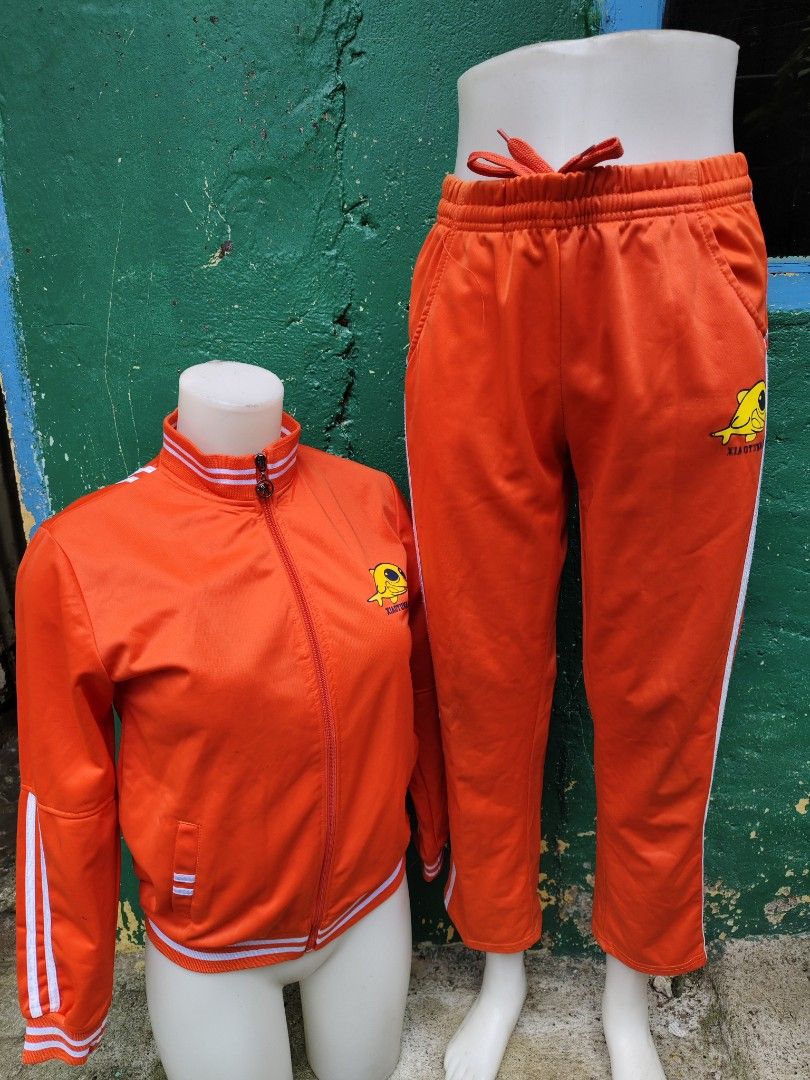 - Sporty Orange Tracksuit with Cute Shark Logo ✨ | Small–Medium Frame (Category: Activewear) located in Baguio. Submitted by pisces_beattidue23 (Listing ID 1470137192, Image 1). Description: - Sporty Orange Tracksuit with Cute Shark Logo ✨ | Small–Medium Frame.