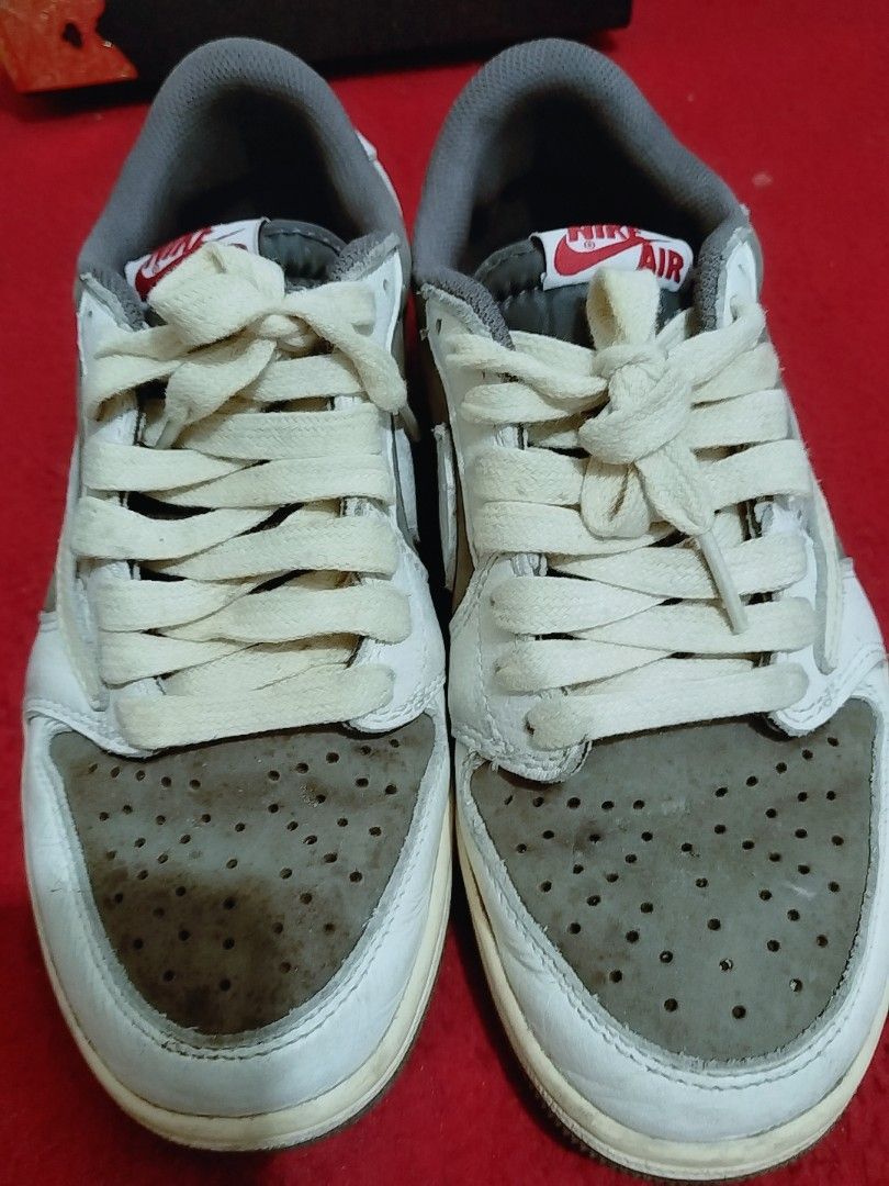 👟 Travis Scott-Style Leather Sneakers — (Category: Dress Shoes) located in Paranaque City. Submitted by winslet99 (Listing ID 1470065697, Image 2). Description: 👟 Travis Scott-Style Leather Sneakers — Size US 5Y / EUR 37.5 ✨ 📏 Size: US 5Y | UK 4.5 | EUR 37.5 | 23.5cm 🐂 Upper Material: Real leather — you can tell by the natural grain texture, soft yet durable quality, and how it naturally bends and wears. Not synthetic or faux leather. ✨ Condi