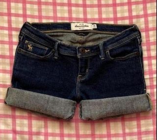 (Category: ) located in . Submitted by y2k_thrift_ (Listing ID 1469988843, Image 1). Description: .
