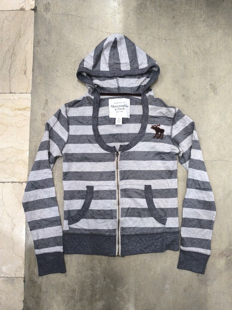 Abercrombie and fitch zip up (Category: Coats, Jackets and Outerwear) located in Naga. Submitted by mags61913 (Listing ID 1469961336, Image 1). Description: need wash 1k.