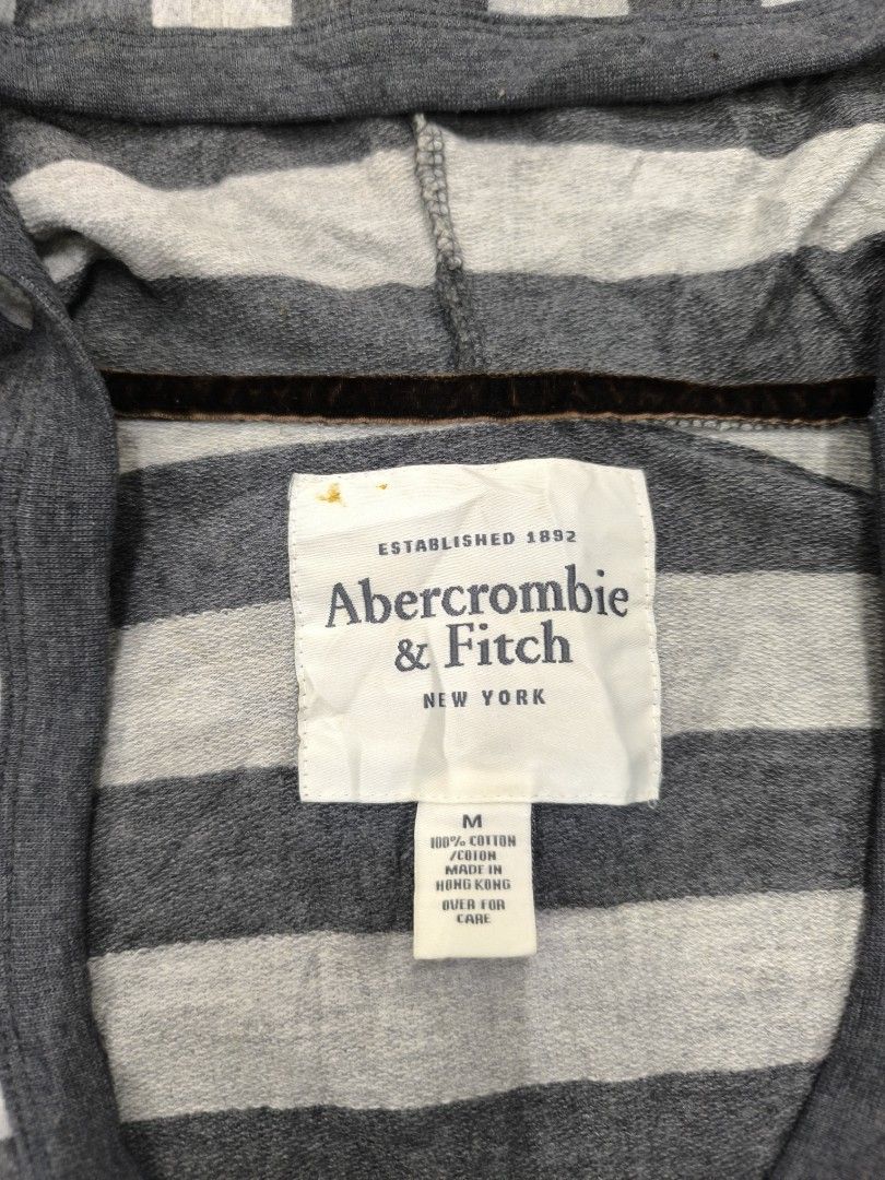 Abercrombie and fitch zip up (Category: Coats, Jackets and Outerwear) located in Naga. Submitted by mags61913 (Listing ID 1469961336, Image 2). Description: need wash 1k.