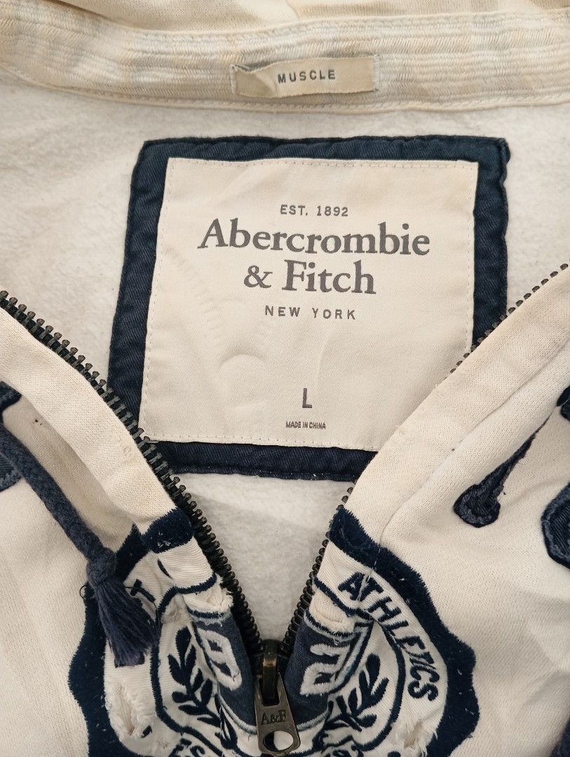 Abercrombie hoodie (Category: Coats, Jackets and Outerwear) located in Manila. Submitted by ricobagallon123 (Listing ID 1470063472, Image 2). Description: .