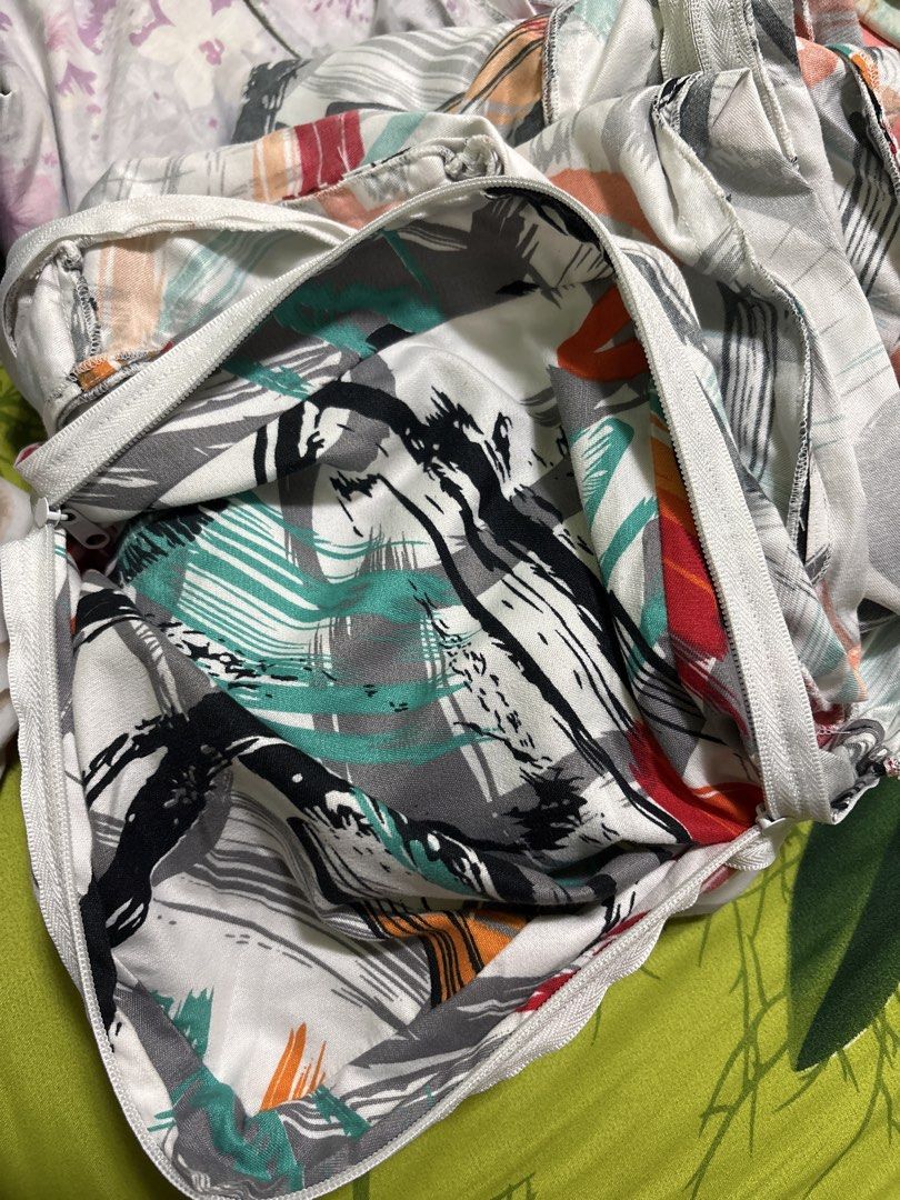 Abstract Print Travel Bag with Zippers (Category: Bedding & Towels) located in Taguig. Submitted by monayy (Listing ID 1469954629, Image 1). Description: 2 bedsheet with zipper. Same Single size - Bedsheet with zipper - Single (4x36x75) 2 for 350 Pick up loc. Gutierrez Compound Taguig City. Near Amazing Grace Community Church.
