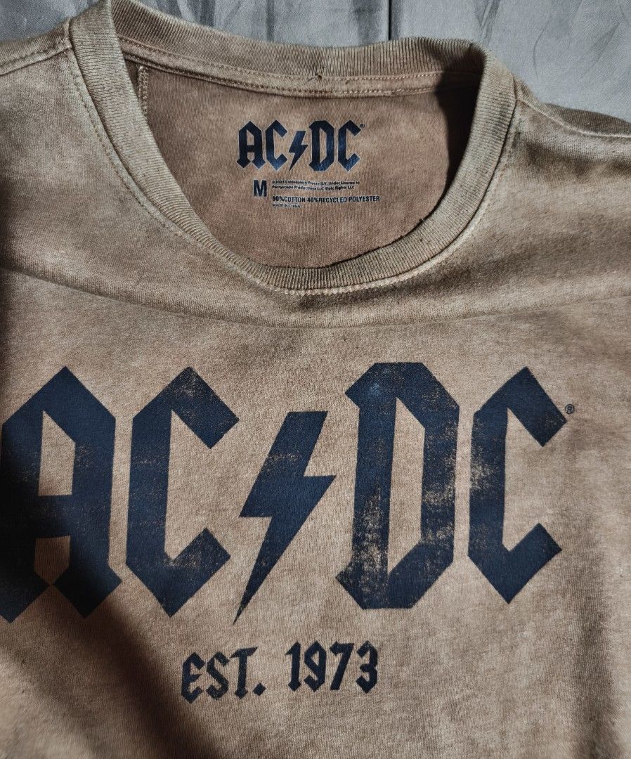 ACDC (Category: Hoodies) located in Santa Cruz. Submitted by lesterpogs30 (Listing ID 1470087976, Image 3). Description: ACDC sweatshirt Excellent condition 21x28.