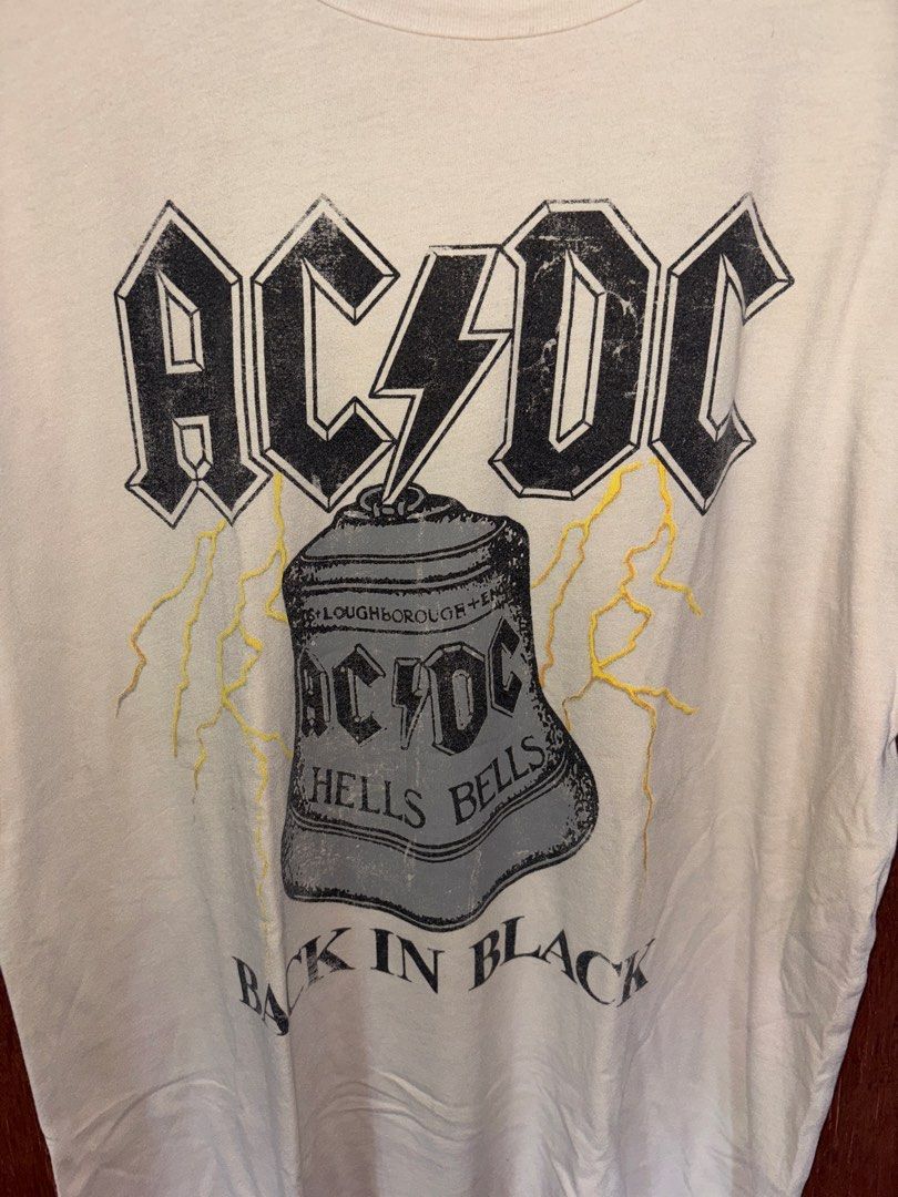 AC/DC “Hells Bells/ Back in Black” (Category: Tshirts & Polo Shirts ) located in Cabuyao City. Submitted by giothr1ft (Listing ID 1470078061, Image 2). Description: -Width: 22 -Length: 30 -Condition: 10/10 📌Buyers will shoulder the shipping fee.