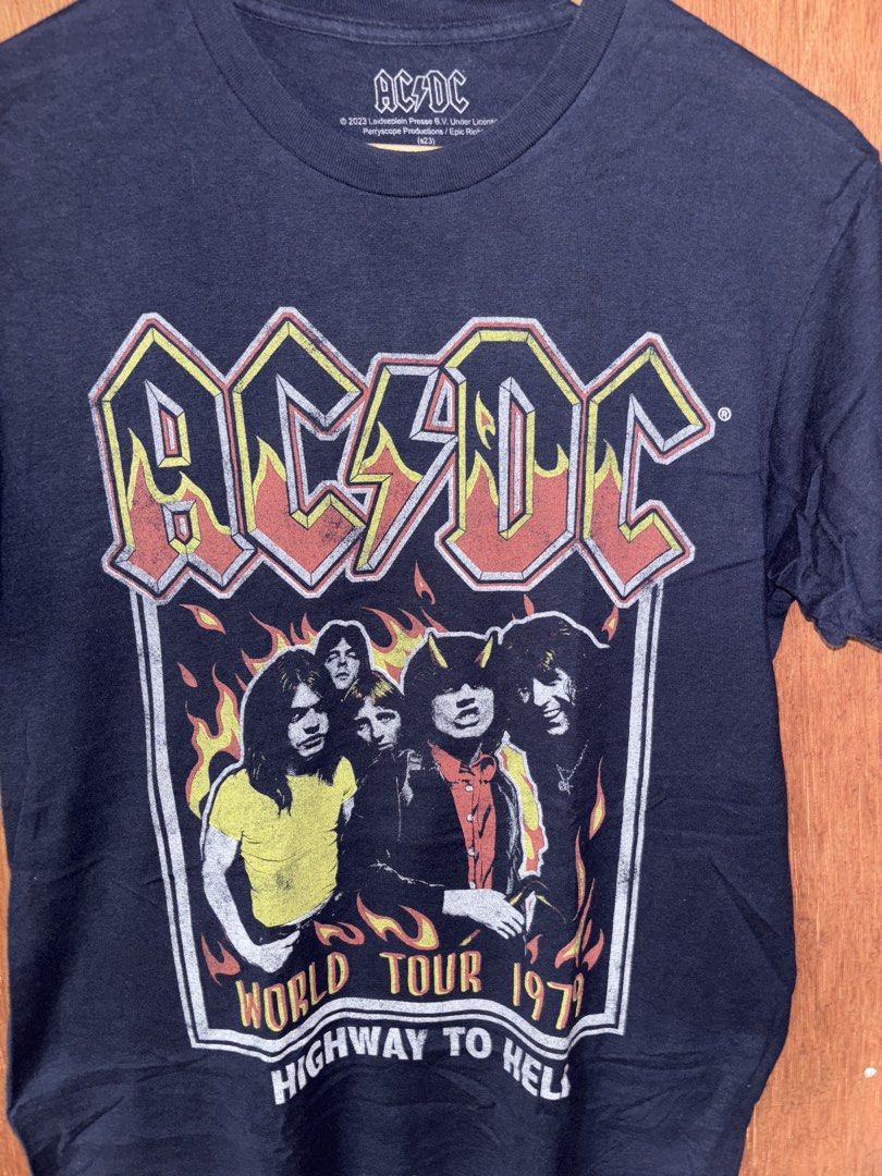 AC/DC "Highway to Hell World Tour 1979" (Category: Tshirts & Polo Shirts ) located in Cabuyao City. Submitted by giothr1ft (Listing ID 1470078453, Image 2). Description: -Width: 19 -Length: 28 -Condition: 10/10 📌Buyers will shoulder the shipping fee.