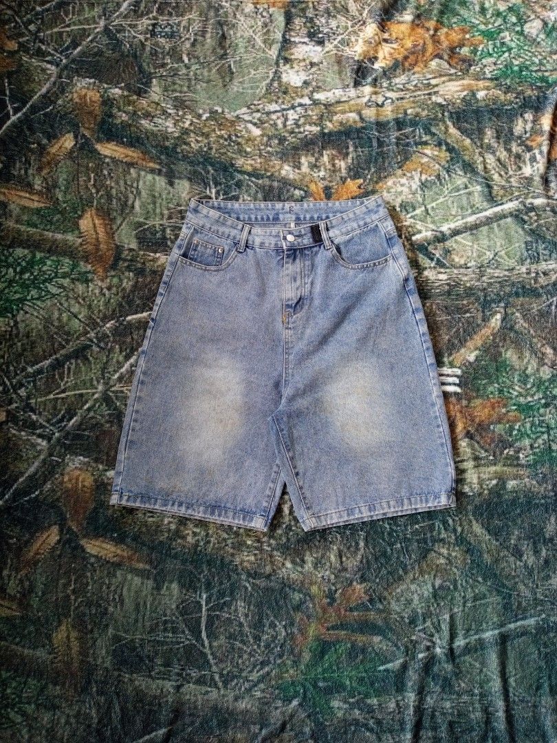 Acid Wash Jorts (Category: Shorts) located in Sugbongcogon. Submitted by yan.drip (Listing ID 1470098074, Image 1). Description: ACID WASH JORTS Excellent condition Size Large issue need wash cr 9/10 waistline 32 tigh 14, length 25 leg opening 12.5 Dm to purchased📩.