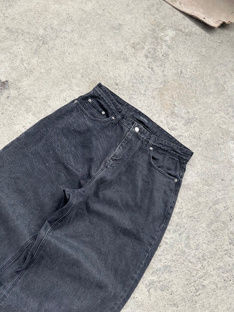 Acidblack baggy pants (Category: Jeans) located in Davao. Submitted by boss_kel (Listing ID 1470098340, Image 2). Description: Waist: 32-33 Lenght: 40 Thigh: 14 Hem: 9 Issue: ❌.