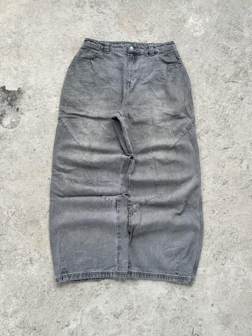 Acidgray barrel baggy pants (Category: Jeans) located in Davao. Submitted by boss_kel (Listing ID 1470099870, Image 1). Description: Waist: 32-33 Lenght: 42 Thigh: 15 Hem: 10.5 Issue: May punit sa hem, Tahiin mo nlng solido payan.