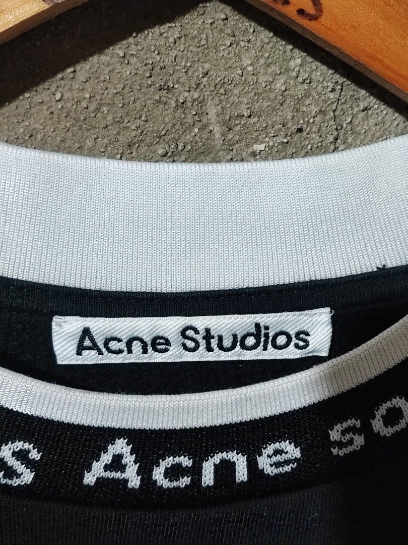 ACNE STUDIOS LOGO RIB SWEATSHIRT (Category: Tshirts & Polo Shirts ) located in Iloilo. Submitted by gooddimes (Listing ID 1470114178, Image 3). Description: Acne Studios Logo Rib Sweatshirt Authentic Size on tag: XL Dimes: 24x29L Issue/s: None Color rate: 9.8/10 Like new condition ₱3,000 +sf Reminders: - All items are thrifted, please manage your expectations - Color may vary due to lighting - Please wash before using the item - Due to different 