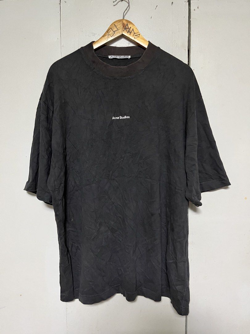 Acne Studios Logo T-shirt (Category: Tshirts & Polo Shirts ) located in Kabankalan. Submitted by zeich_thrift (Listing ID 1470090892, Image 1). Description: Acne Studios Logo T-shirt 25x30 Excellent condition Issue: fade neck .