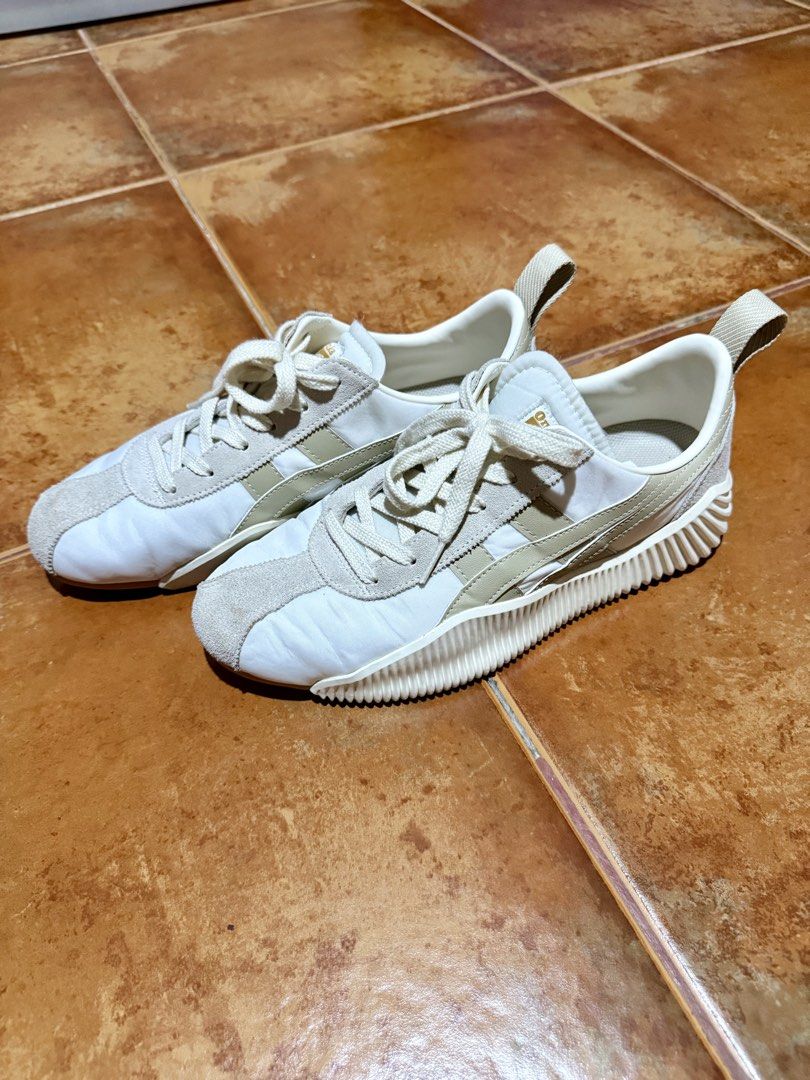 Acromount Onitsuka Tiger (Category: Sneakers) located in Manila. Submitted by nicollies (Listing ID 1470065530, Image 1). Description: Good as new. Used only thrice. No box since I threw it away already and kept my shoes in a shoe closet. Selling it because I barely use it and I realized that I’m really a Mexico 66 girly. .
