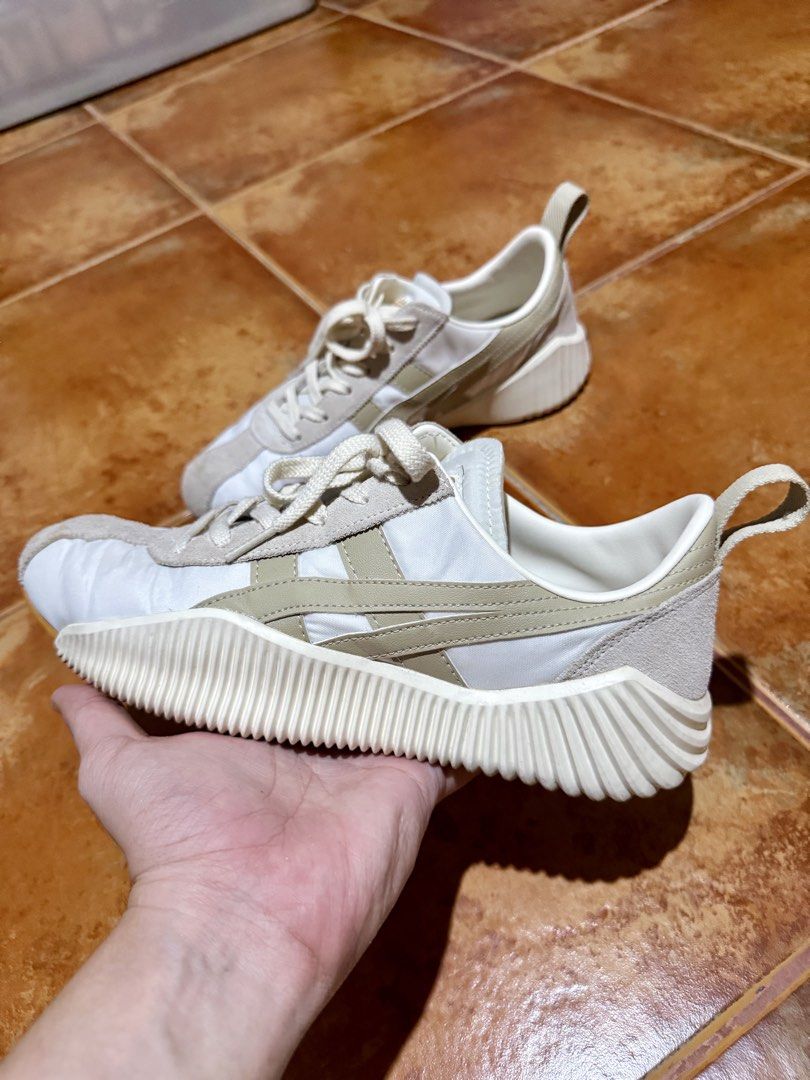 Acromount Onitsuka Tiger (Category: Sneakers) located in Manila. Submitted by nicollies (Listing ID 1470065530, Image 2). Description: Good as new. Used only thrice. No box since I threw it away already and kept my shoes in a shoe closet. Selling it because I barely use it and I realized that I’m really a Mexico 66 girly. .