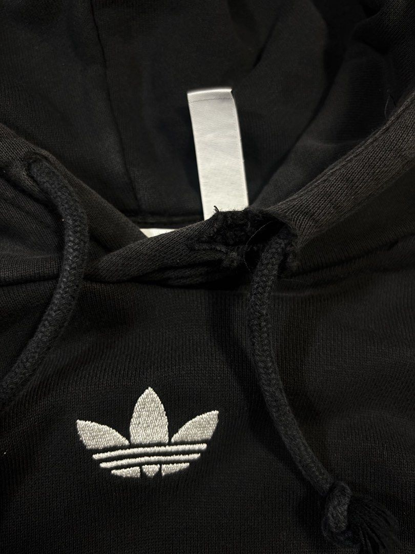Adidas (Category: Coats, Jackets and Outerwear) located in Cavite. Submitted by cesxyyylll (Listing ID 1470044519, Image 3). Description: 9/10 condition Issue posted .