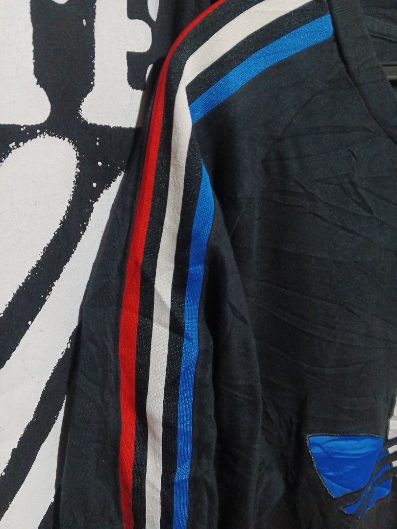 adidas (Category: Activewear) located in Isabel. Submitted by nieljun112187 (Listing ID 1470081990, Image 3). Description: adidas width 24 length 30 colorate 9 no issue.
