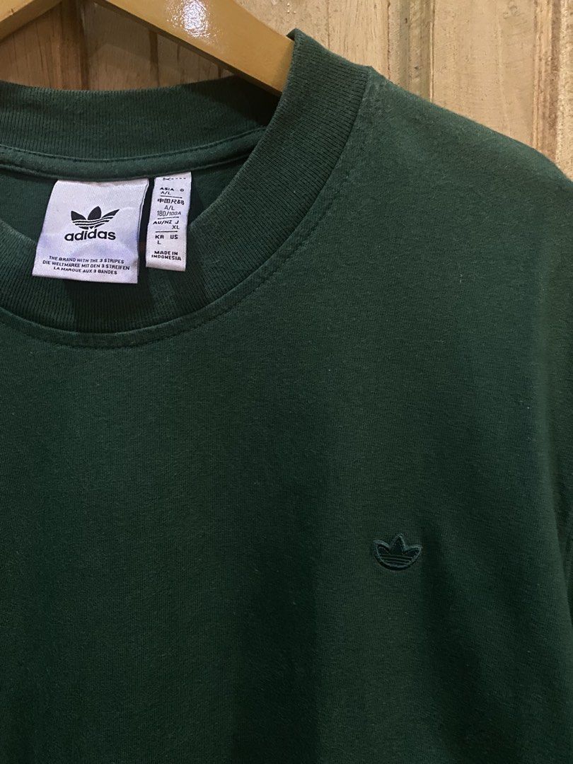 ADIDAS BASIC LOGO (Category: Tshirts & Polo Shirts ) located in Manaoag. Submitted by mangthrifttayo (Listing ID 1469996475, Image 2). Description: ADIDAS💚!! NO ISSUE EXCELLENT CONDITION SIZE L DIMES 22x28 PRICE: 1000.