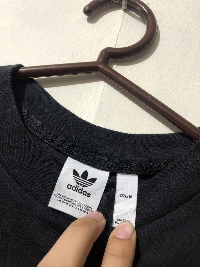 Adidas Biglogo (Category: Activewear) located in Manila. Submitted by raremountain00 (Listing ID 1470133449, Image 2). Description: Authentic Excellent condition Small - Men Medium to large - Women No issue.