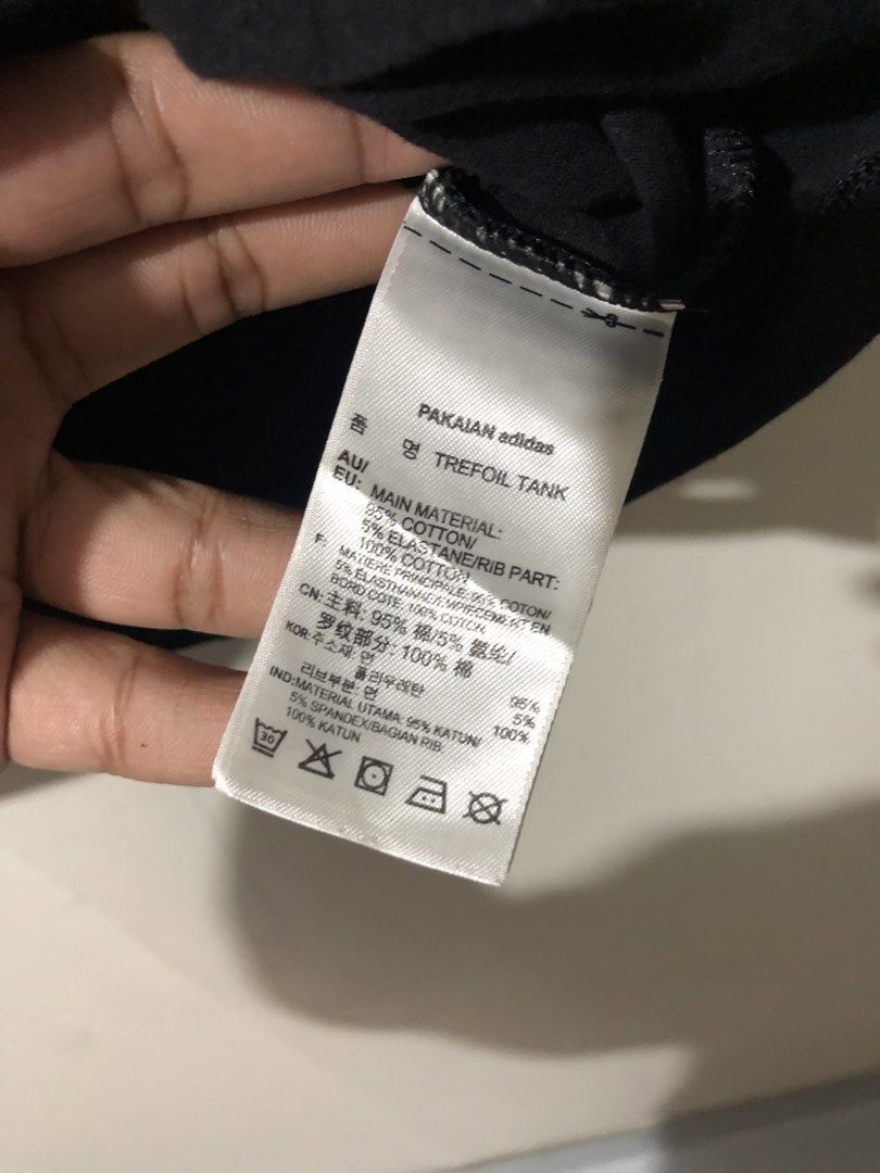 Adidas Biglogo (Category: Activewear) located in Manila. Submitted by raremountain00 (Listing ID 1470133449, Image 3). Description: Authentic Excellent condition Small - Men Medium to large - Women No issue.