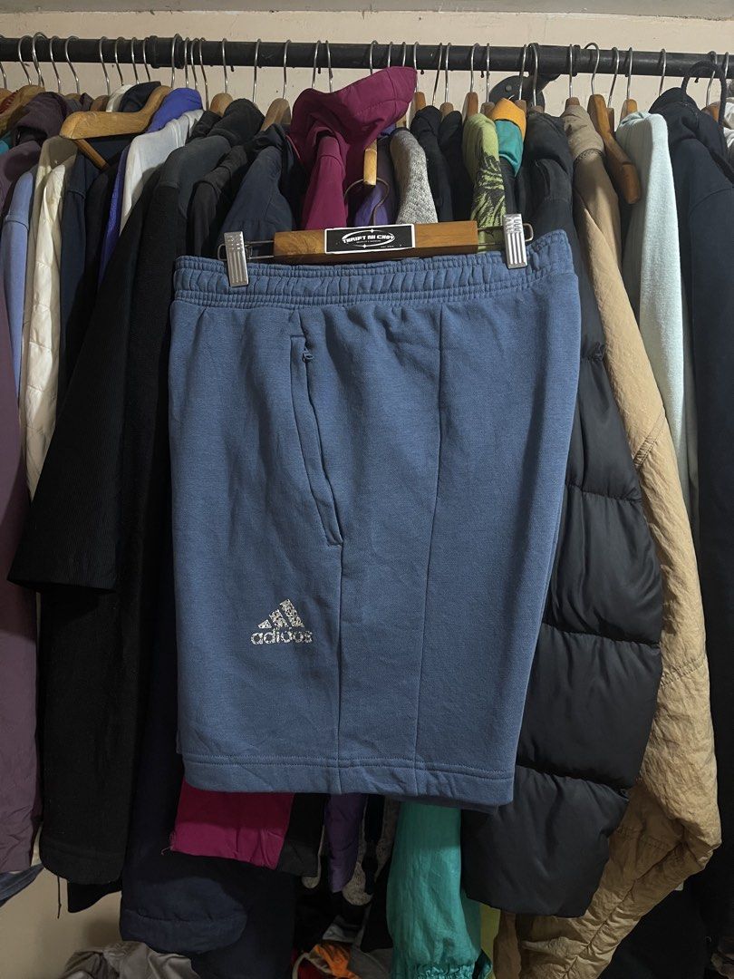 Adidas Fleece Short (Category: Shorts) located in Cabuyao City. Submitted by jeirussamson897 (Listing ID 1469971958, Image 2). Description: Adidas Fleece Short small 30-32 waistline 18 length asnew condition needwash 10/10 499+sf.