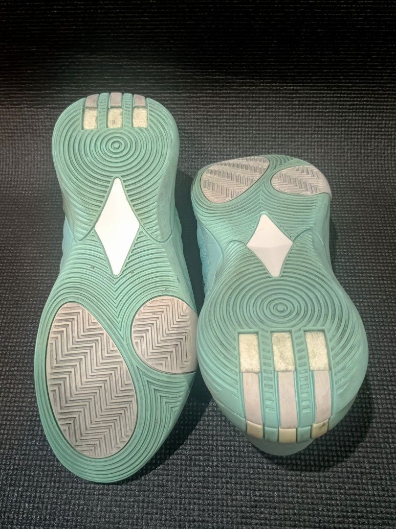 Adidas Harden Volume 7 (Category: Sneakers) located in Manila. Submitted by ranonfire (Listing ID 1470088163, Image 3). Description: Model: Adidas Harden Volume 7 Style code: IF5617 Size: US 10.5 / UK 10 / EU 44⅔ / 28.5 cm Condition: Pre-owned Original box: Included Letting these go for a quick sale! Issue: - sole separation forming on right shoe as seen in last photo. - needs cleaning and has some yellowing 📩 Message me if interested..
