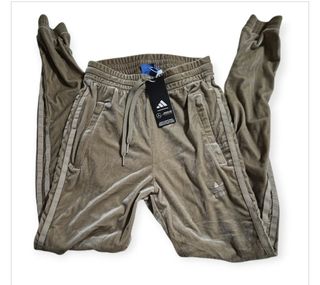 (Category: ) located in . Submitted by calm_youngstore7 (Listing ID 1469966067, Image 1). Description: .