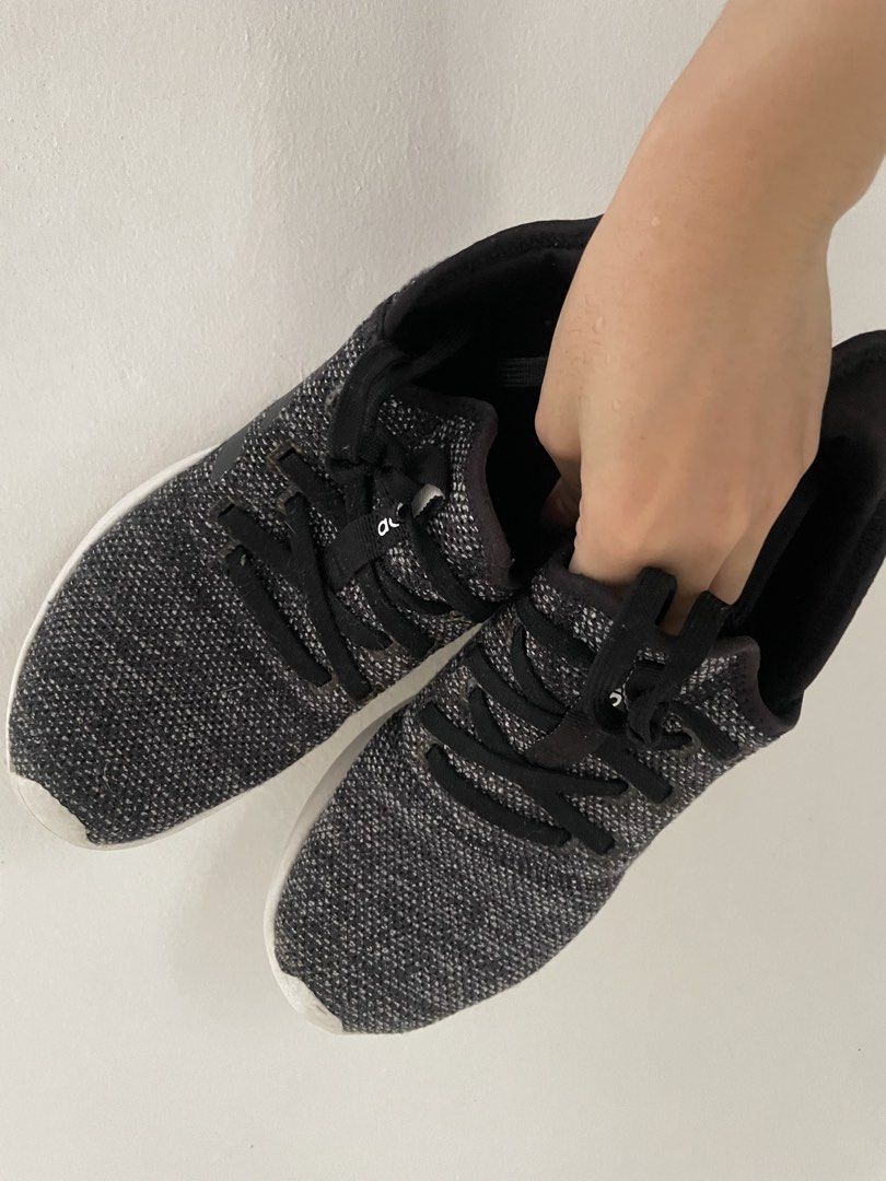 Adidas Rubber Shoes (Category: Sneakers) located in Caloocan City. Submitted by ek_finds2023 (Listing ID 1469954954, Image 1). Description: Size 7 not sure kung kaya pa 7.5 (nasa photo ung size) With signs of usage and needs cleaning medyo may foul odor Pls see last photo for minor flaw .