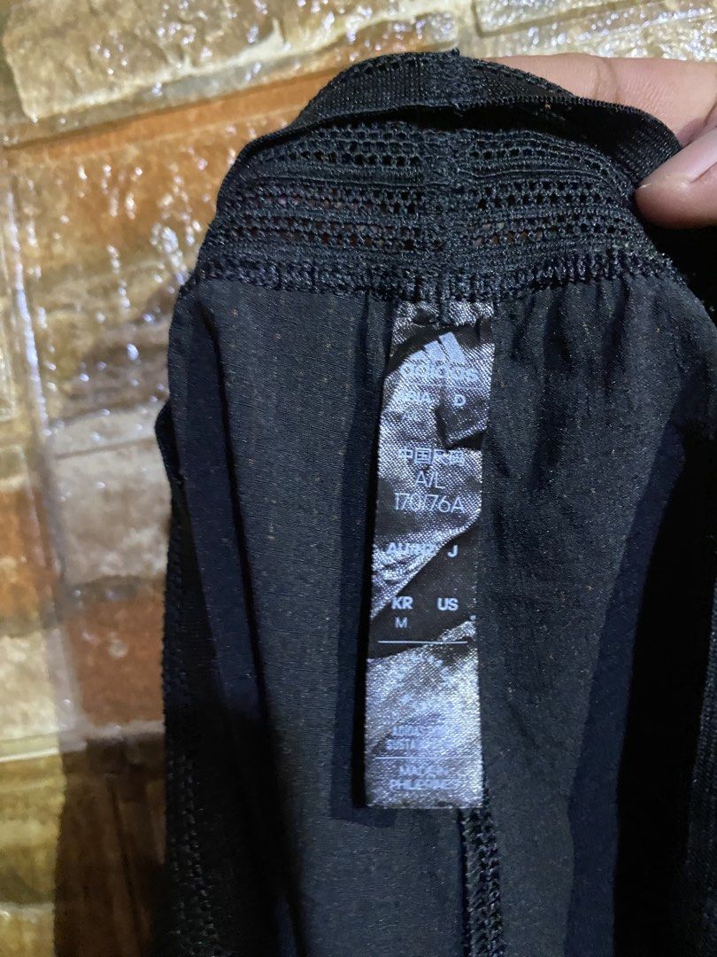 ADIDAS RUNNING HEATDRY SHORTS (Category: Shorts) located in Cebu City. Submitted by arsenyong (Listing ID 1469965661, Image 3). Description: Waist:28-32 Length :14 Hem:12 Excellent .