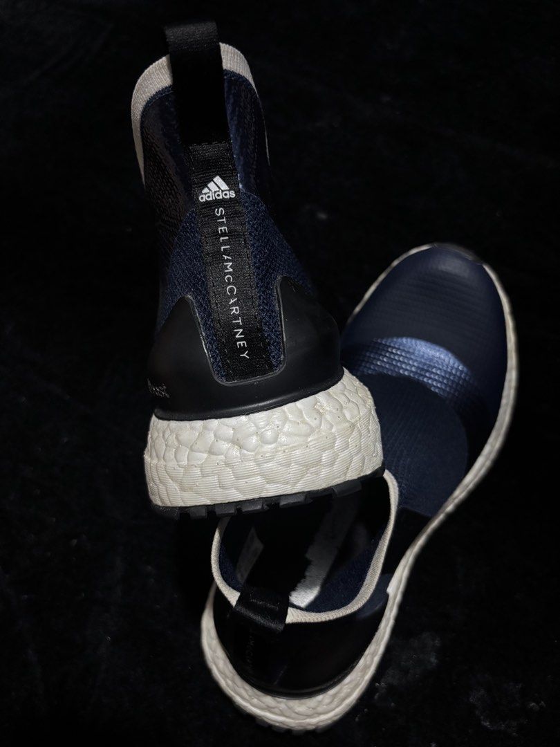 Adidas Shoes (Category: Sneakers) located in Pasig City. Submitted by swapwithme (Listing ID 1469981529, Image 1). Description: 9/10 condition original rfs: not into dark blue😅 location: vilaupeng caniogan.