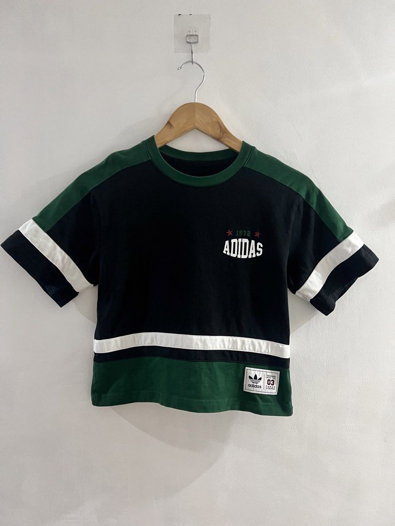 Adidas short-sleeve crop top panel tee (Category: Shirts) located in Muntinlupa City. Submitted by thriftdripbyjm (Listing ID 1469950016, Image 1). Description: Color rate: 10/10 as new Dimes:15x18.5 (S-M fit) Sleeve: 7 Issue: none Price: 950+sf .
