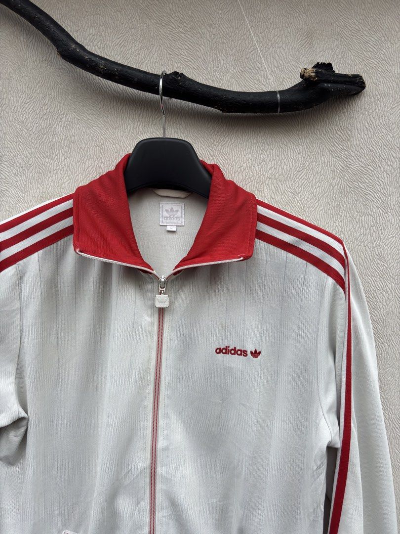 Adidas Track Jacket (Category: Coats, Jackets and Outerwear) located in Baybay. Submitted by thrift.ed2023 (Listing ID 1470037543, Image 2). Description: Adidas Track Jacket Medium to Large 21x26 No Issue Need Wash Good as New .
