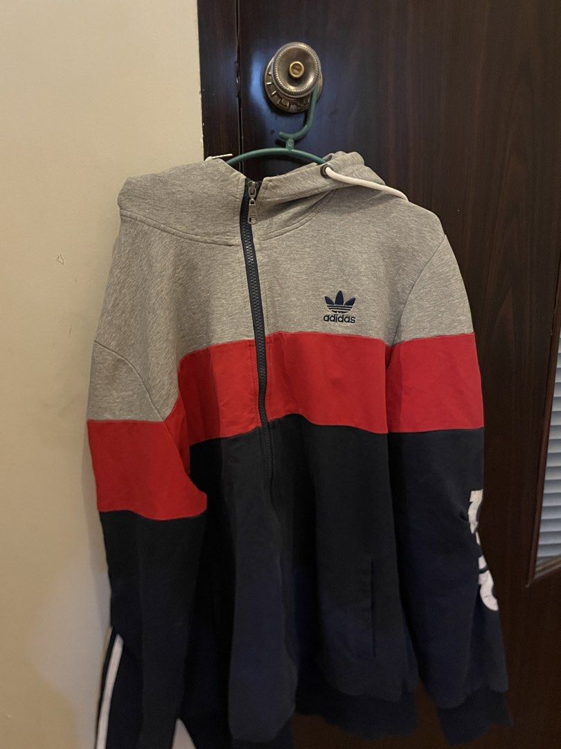 ADIDAS Zip Up Jacket (Category: Coats, Jackets and Outerwear) located in Marikina City. Submitted by prelovedbyshams.sy (Listing ID 1470084198, Image 1). Description: .