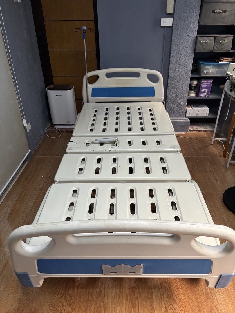 Adjustable Electric Hospital Bed (Category: Medical Supplies & Tools) located in Paranaque City. Submitted by edalayne (Listing ID 1469975346, Image 2). Description: - Adjustable Electric Hospital Bed - With safety hand rails and lockable wheels - Comes with IV Pole - Freebie: hospital table.