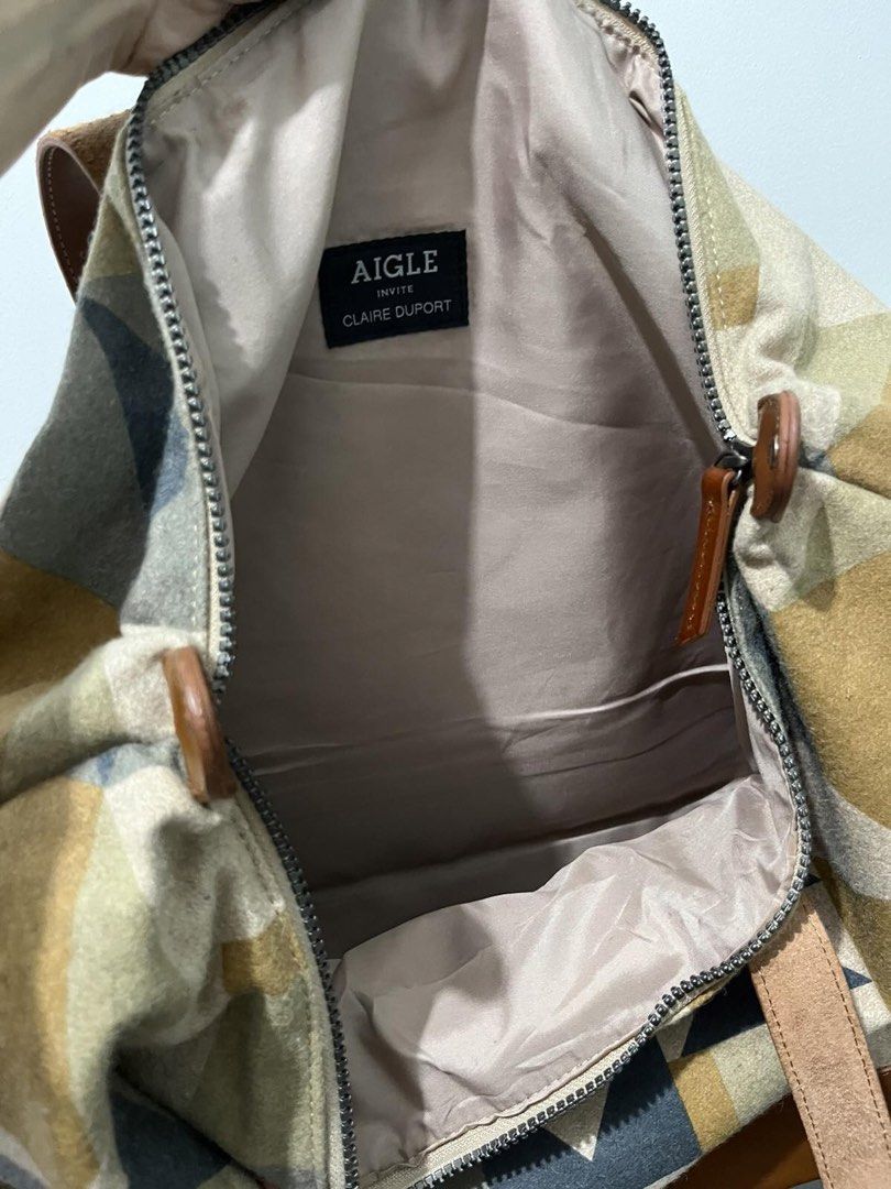 Aigle Weekender Bag (Category: Tote Bags) located in Manila. Submitted by kutikitest2016 (Listing ID 1470108596, Image 2). Description: Very good condition - no issue Large size Fits up to 15in laptop.