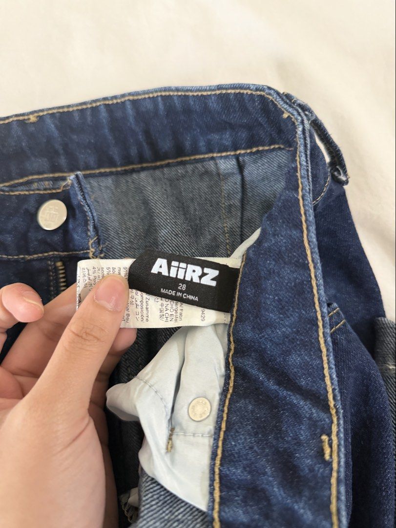aiirz shein folded highwaisted pants (Category: Jeans) located in Manila. Submitted by nicswhuut (Listing ID 1470115657, Image 2). Description: 📌can do lalamove (manila area only!) 📌j&t for outside manila 📌mop: gcash, maya, or metrobank 📌loc: sampaloc, manila 📌lp are posted UNLESS u r getting 2 or more items then i can give discount 🤗.