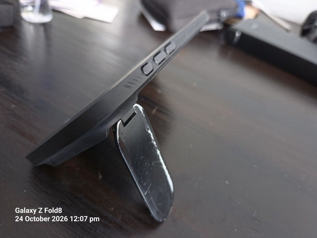 Air iPhone 17 (Category: iPhone Air Series) located in Makati City. Submitted by 09955740993 (Listing ID 1470023705, Image 3). Description: with apple warranty 5 months used with box with original case 2x spigen tempered glass since day 1 meetup or lalamove shangrila edsa starbucks transaction is final. test what you need to test. no icloud. factory restored. no find my. all good. no issue. with warranty. message me 938.008.1111.