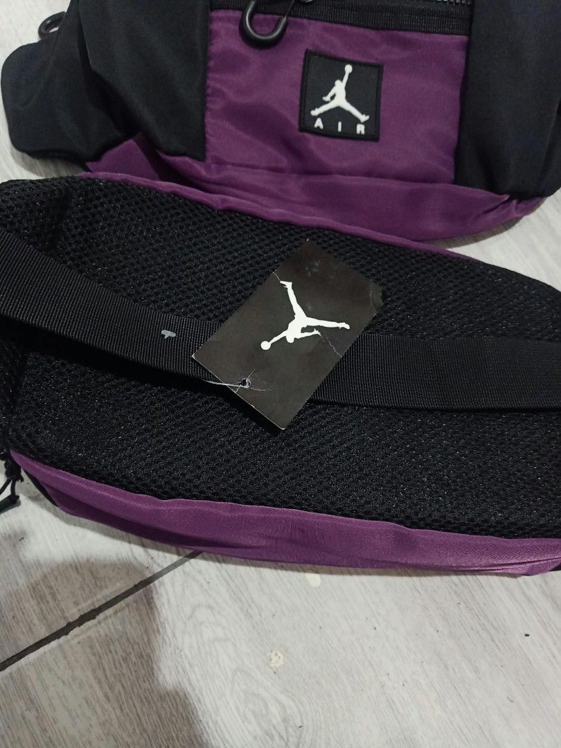 Air Jordan Beltbag (Category: Luxury Bags & Wallets) located in Manila. Submitted by thriftyasher.2601. (Listing ID 1470071822, Image 2). Description: .