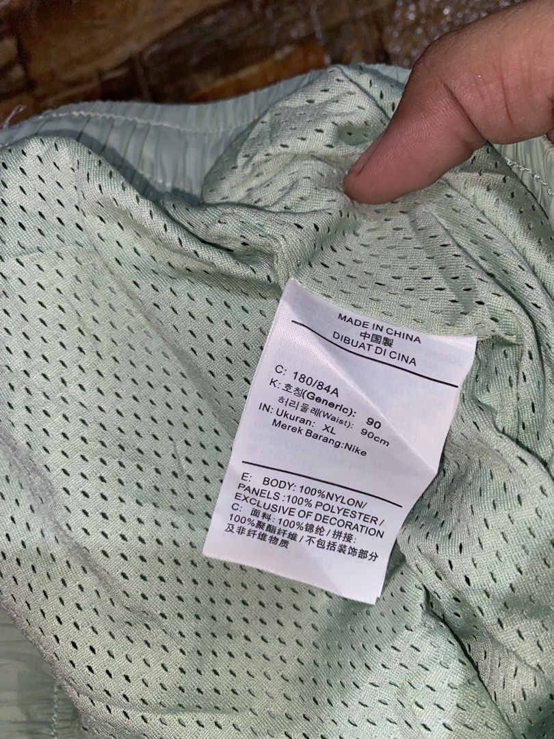 AIR JORDAN ESSENTAILS WOVEN SHORTS (Category: Shorts) located in Cebu City. Submitted by arsenyong (Listing ID 1469965145, Image 3). Description: Waist:28-34 Length :19 Hem:12 Excellent Need wash only.