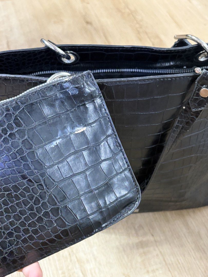 Aldo Black Croc Embossed Tote Bag (Category: Tote Bags) located in Bacoor. Submitted by stroeberrei (Listing ID 1470036080, Image 3). Description: Extras: Includes a matching detachable small zippered pouch (has minor scuffs/marks) price can negotiate.
