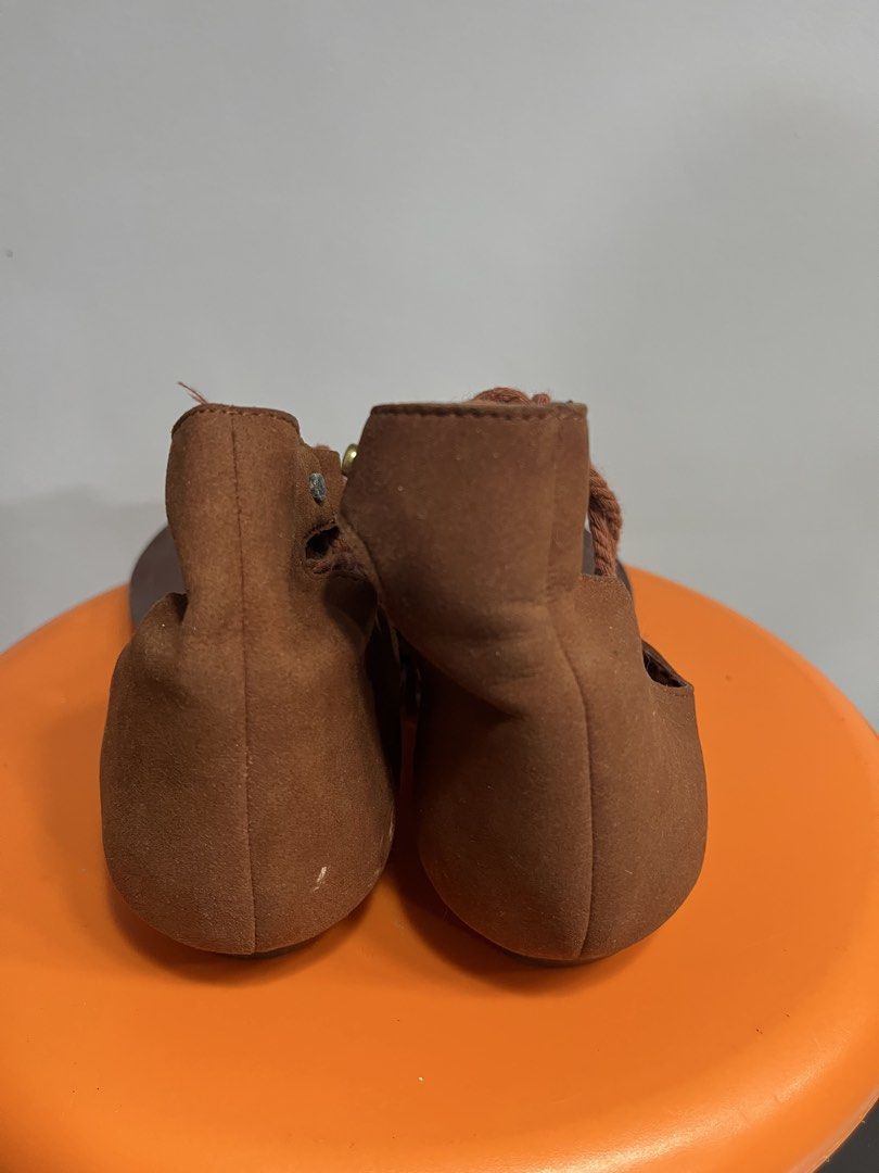 ALDO Brown Gladiator Tassel Sandals (Category: Flats & Sandals) located in Valenzuela. Submitted by sofiasticated.decluttering (Listing ID 1470056126, Image 3). Description: - Brand: ALDO - Material: Brown faux suede - Style: Flat gladiator sandals with low heels - Closure: Back zip and lace-up braided ropes with tassels and gold-tone hardware - Condition: Bottom soles show minor wear from previous use ✅PRE- OWNED and NOT suitable for picky buyer
