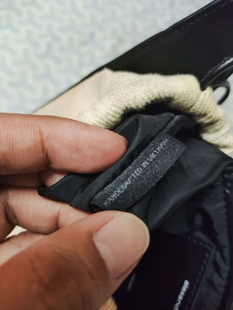 alexander wang ryan canvas shoulder bags (Category: Luxury Bags & Wallets) located in Bacoor. Submitted by silverdeer-ba35 (Listing ID 1470087051, Image 3). Description: forsale alexander wang ryan canvas shoulder bags authentic Excellent to as new condition 2500 lang yours na bacoor cavite location DM📩 sure buyer..tnxxx.