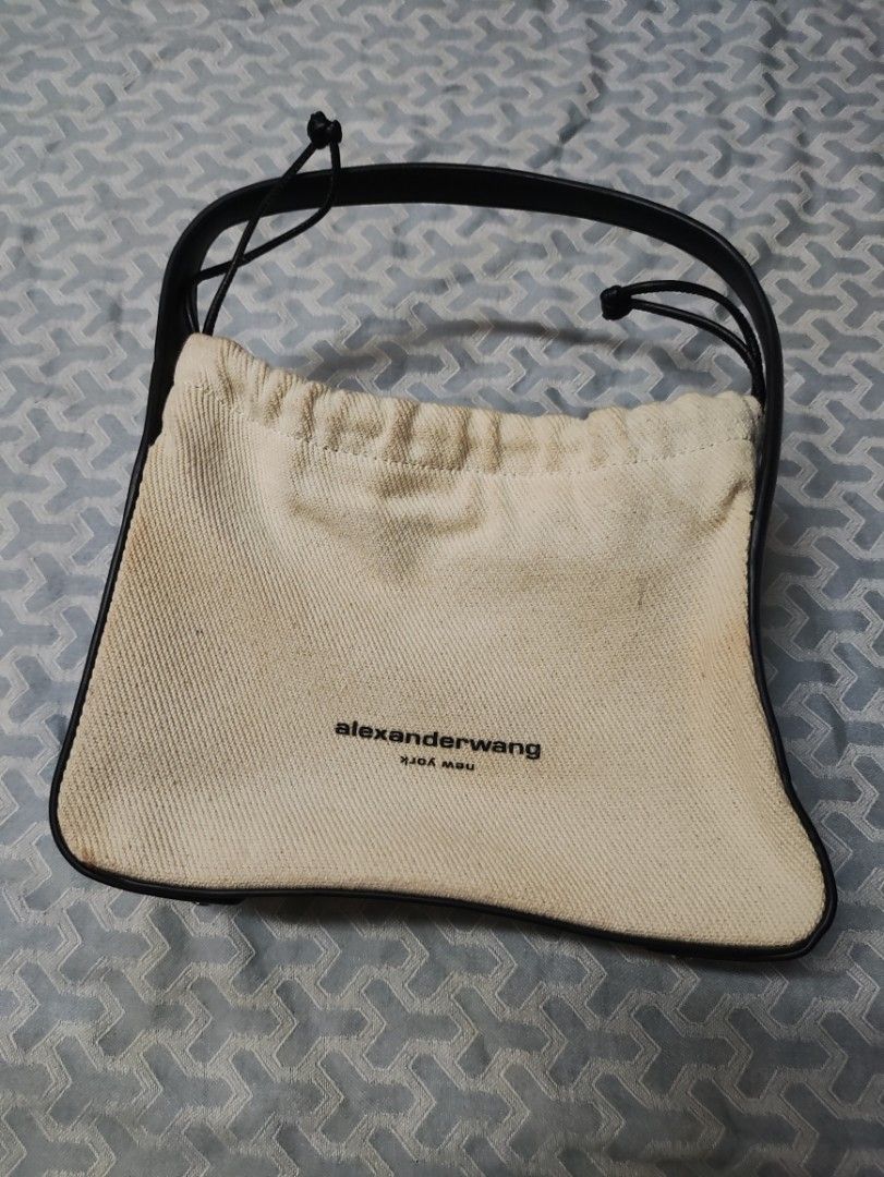 alexander wang ryan canvas shoulder bags (Category: Luxury Bags & Wallets) located in Bacoor. Submitted by silverdeer-ba35 (Listing ID 1470087051, Image 1). Description: forsale alexander wang ryan canvas shoulder bags authentic Excellent to as new condition 2500 lang yours na bacoor cavite location DM📩 sure buyer..tnxxx.