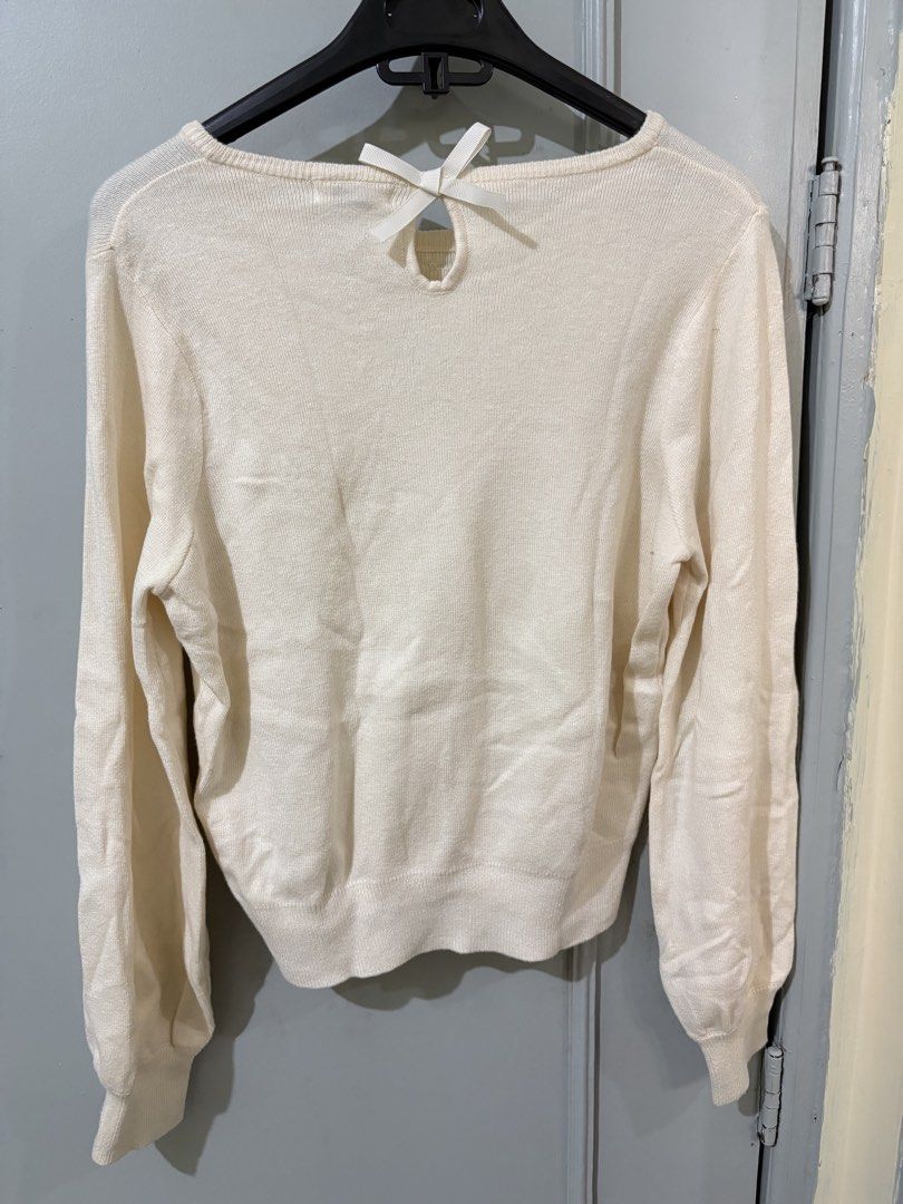 Allamanda Ivory Knit Sweater (Category: Longsleeves) located in Quezon City. Submitted by jindori._. (Listing ID 1470032077, Image 2). Description: Dimensions (WxL): 18x20 Color rate: 10/10 Colors may vary due to lighting Ship out every weekends.