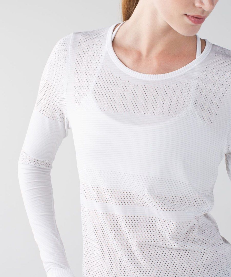ALO yoga (Category: Coats, Jackets and Outerwear) located in Angeles City. Submitted by alejeong27 (Listing ID 1469993545, Image 2). Description: .