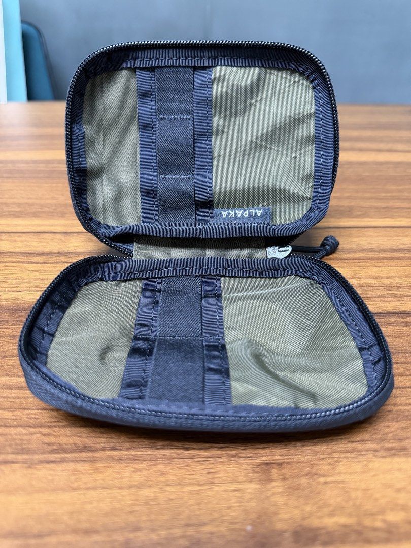 Alpaka Hub Pouch Pro XPAC Green (Category: Belt bags, Clutches and Pouches) located in Makati City. Submitted by fujitiv (Listing ID 1469984151, Image 2). Description: Got from Alter Ego Shang last September. Unused as I switched to a caddy + sling for my EDC Fits a knife, pen, torch, pry, bits and bobs Makati / Sta Ana.