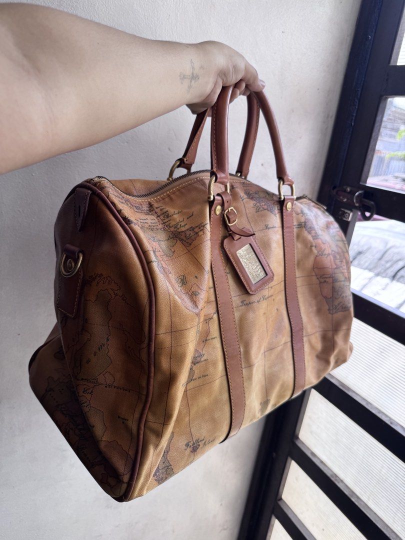 ALVIERO MARTINI 50cm Weekender Bag (Category: Luxury Bags & Wallets) located in Manila. Submitted by thriftyhaven2023 (Listing ID 1469970955, Image 3). Description: No Sling Negotiable Has normal signs of usage only.