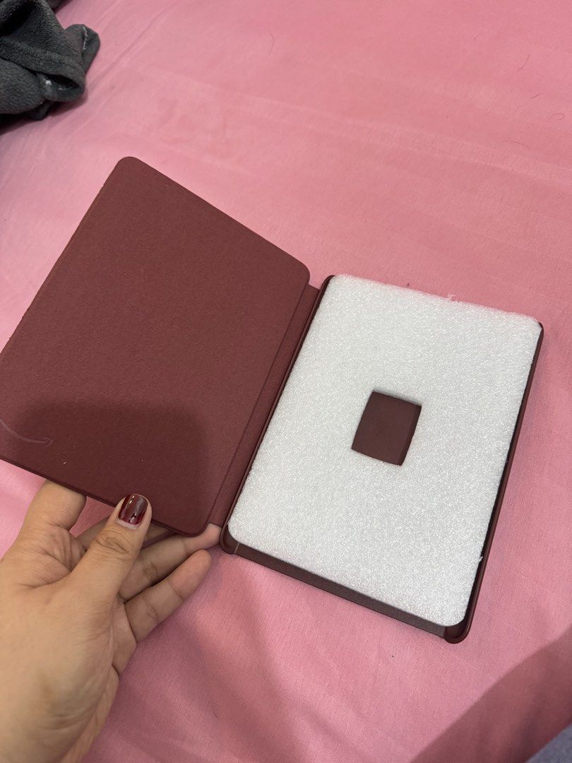Amazon Ruby Leather Case Magnetic (Category: Cases & Sleeves) located in Manila. Submitted by kimmymatcha (Listing ID 1470087370, Image 3). Description: .