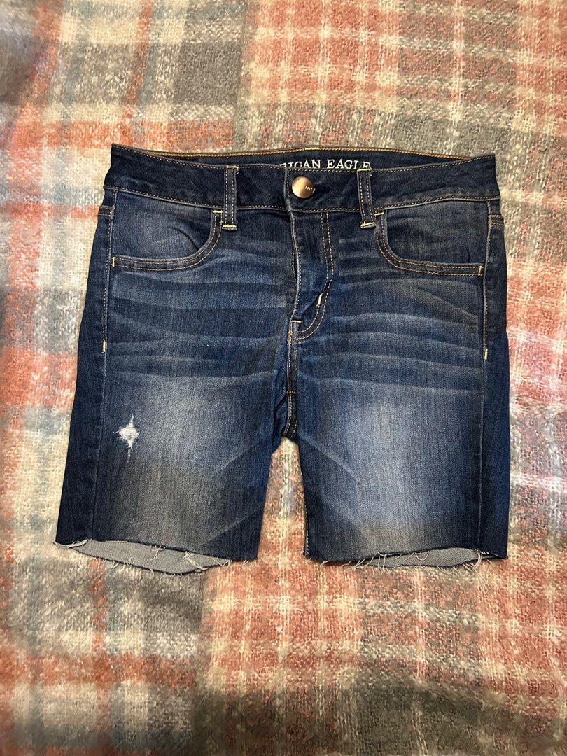 American Eagle Denim Shorts (Category: Shorts) located in Manila. Submitted by matchablossomfinds (Listing ID 1470124029, Image 1). Description: - Size: 27-28 - Rise: Mid-rise - Issue: None.